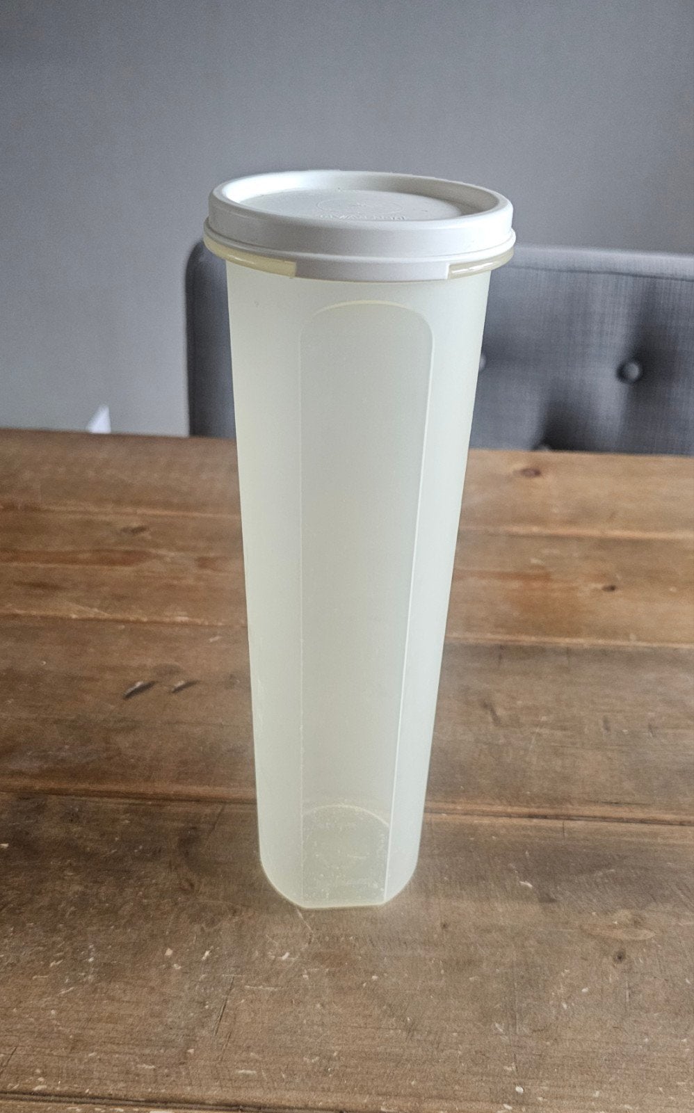Tupperware (Spaghetti) Bus 1.1 liter met schenkdop, Ophalen of Verzenden, Gebruikt, Crème, Bus of Trommel