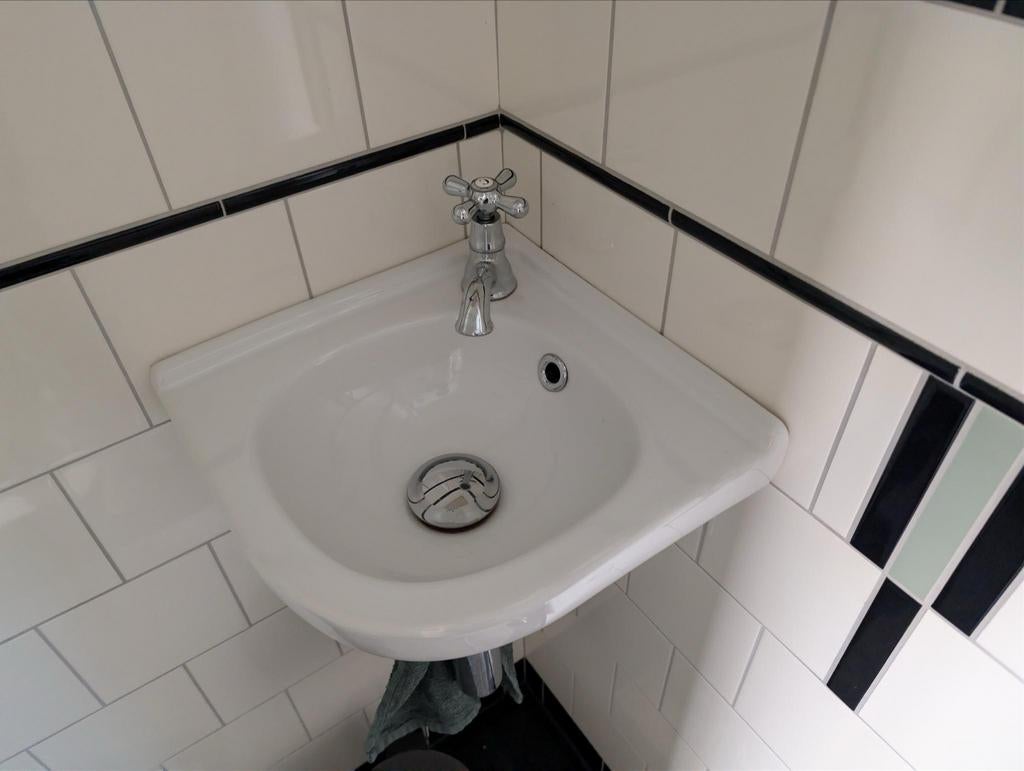 Hoekfonteintje toilet met kraan - Jaren '30 stijl, Ophalen, Zo goed als nieuw, Wastafel