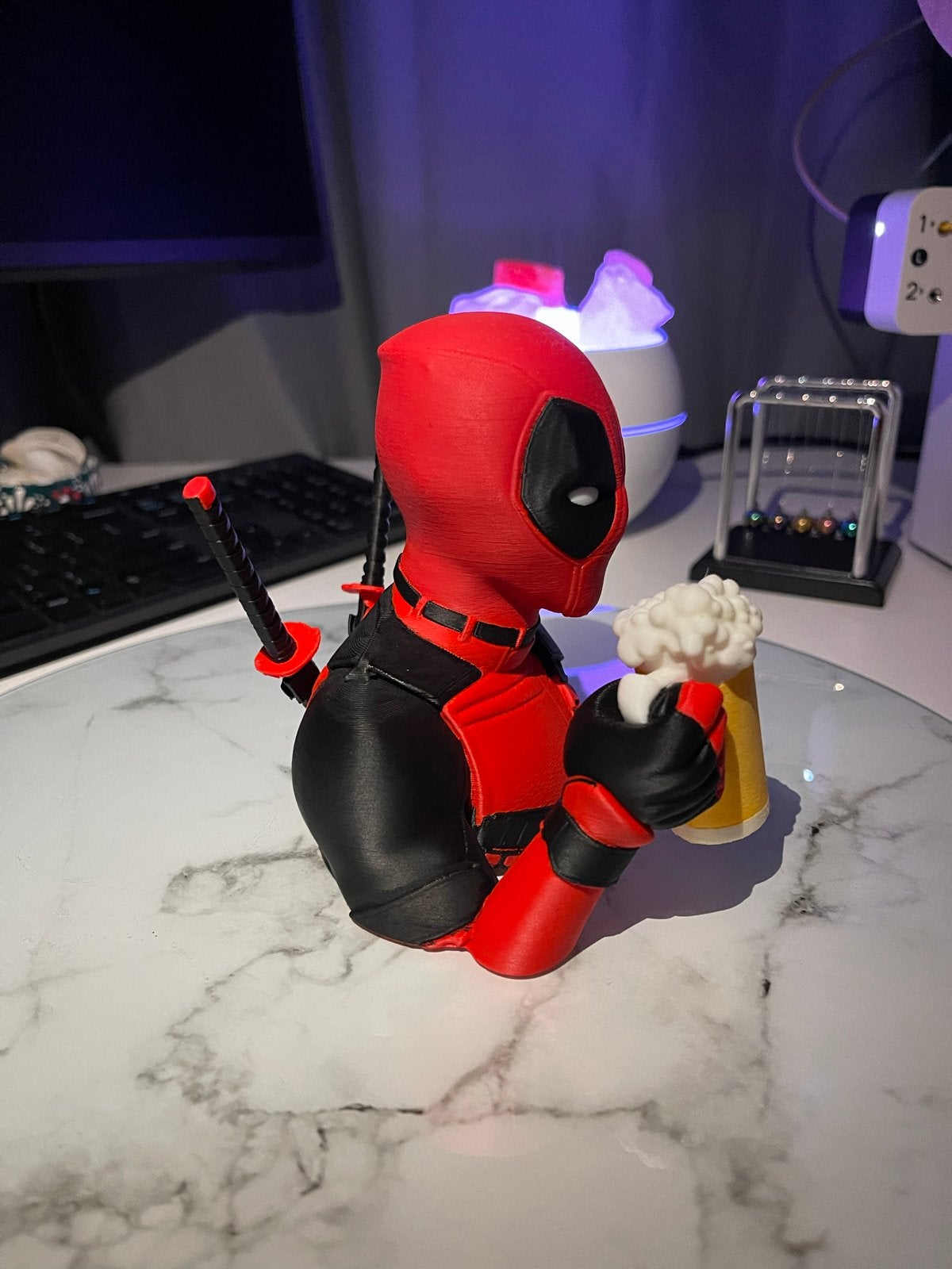 Foto 4 van Deadpool Decoratief Beeldje - Gaming Desk / Kantoor / Mancav