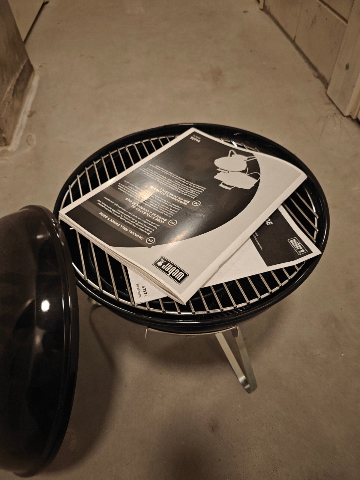 weber tafel bbq houtskool 1x gebruikt, Ophalen of Verzenden, Zo goed als nieuw