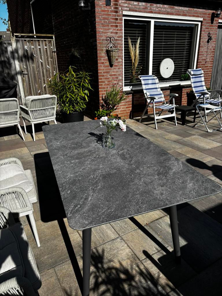 Tuintafel met gehard glazen blad., Ophalen, Zo goed als nieuw