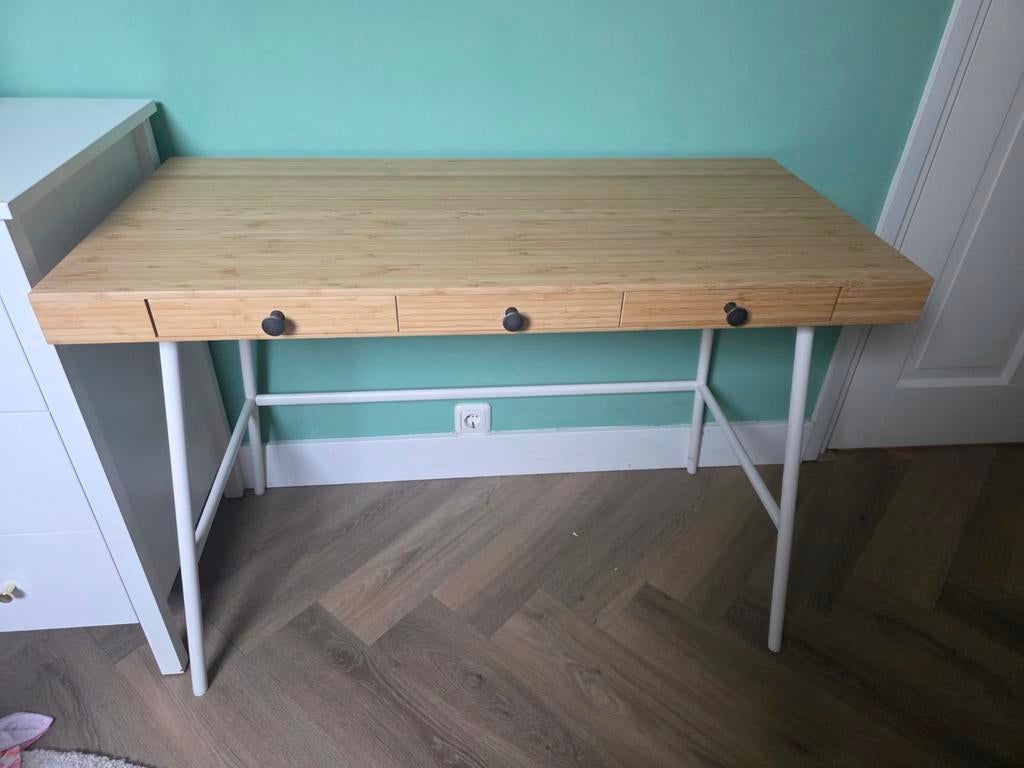 Zo goed als nieuwe IKEA bureau, Ophalen of Verzenden, Zo goed als nieuw