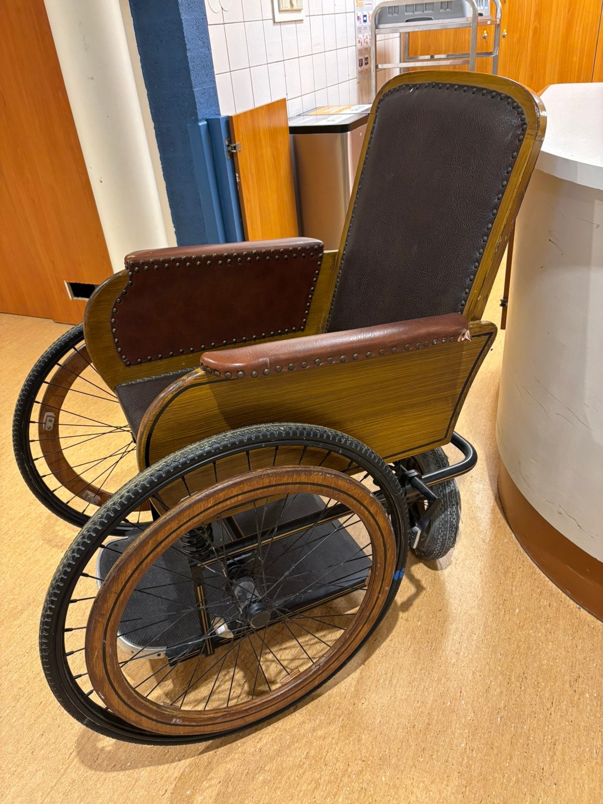 Antieke vintage rolstoel, Ophalen, Gebruikt, Duwrolstoel