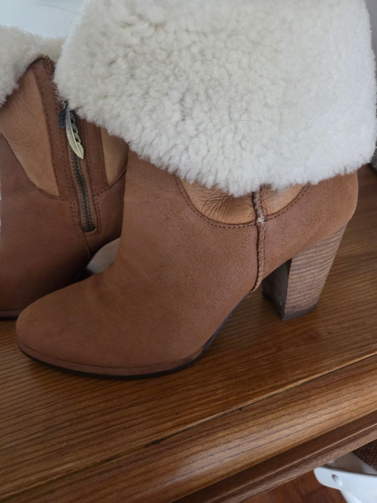 Ugg laarzen maat 38, Kleding | Dames, Schoenen, Hoge laarzen, UGG, Beige, Ophalen of Verzenden