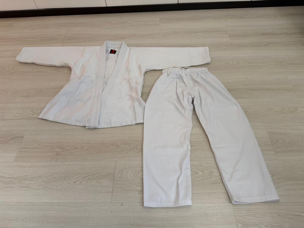 Judopak Essimo maat 150, Maat XS of kleiner, Judo, Ophalen of Verzenden, Nieuw
