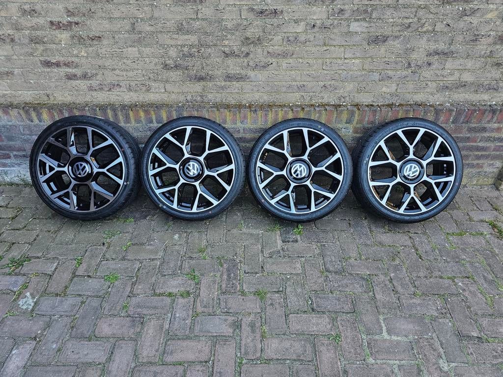 Nieuwe 17 inch velgen VW UP met nieuwe banden, Auto-onderdelen, Ophalen, Nieuw, Volkswagen