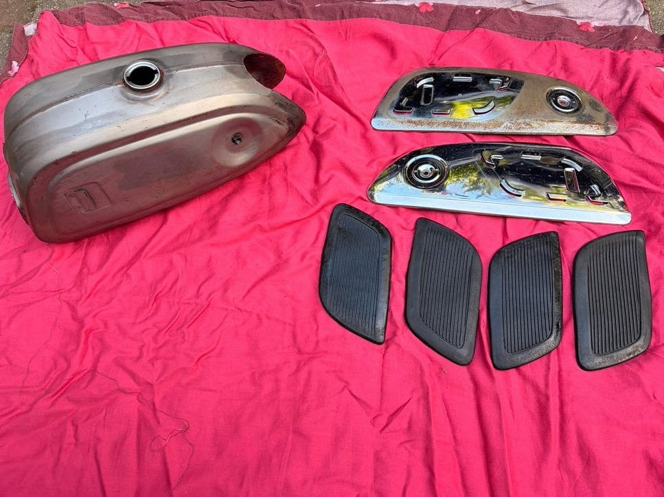 Honda CD50 benzinetank set, Fietsen en Brommers, Ophalen, Gebruikt, Tank, Overige merken