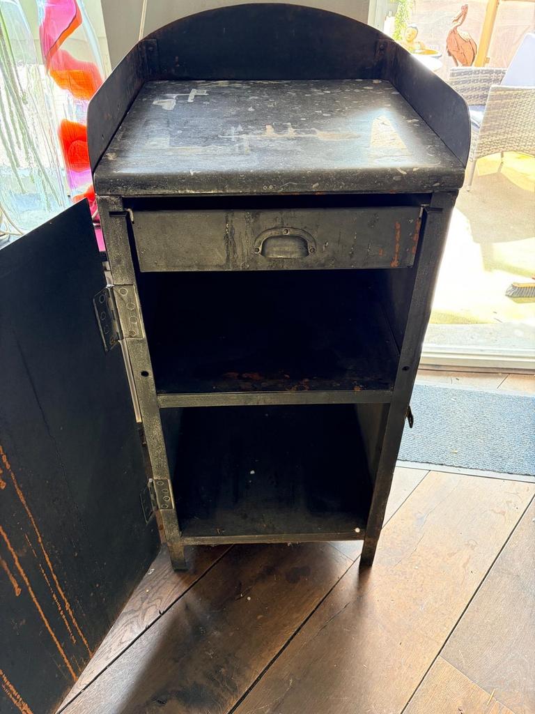 Industriële metalen kast / koffiecorner, Huis en Inrichting, Kasten | Overige, Ophalen of Verzenden