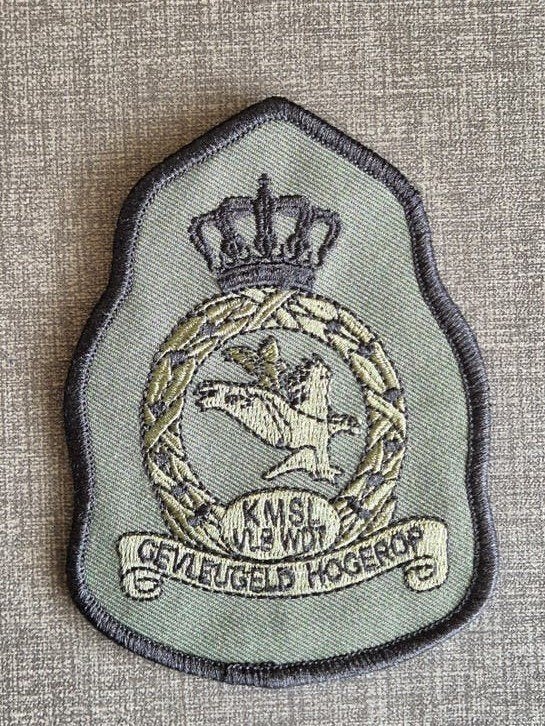 Badge Embleem KMSL Vliegbasis Woensdrecht, Ophalen of Verzenden, Luchtmacht, Nederland, Embleem of Badge