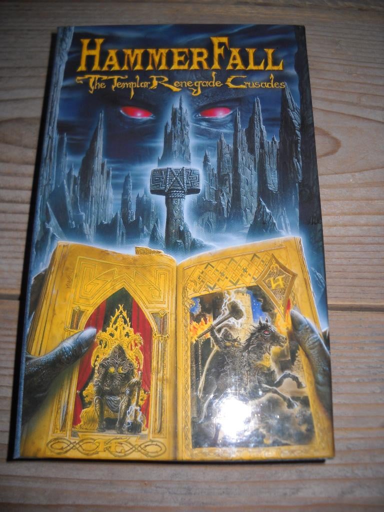 Hammerfall: The templar renegade crusades (cd/vhs in box)!, Ophalen of Verzenden, Gebruikt, Boxset