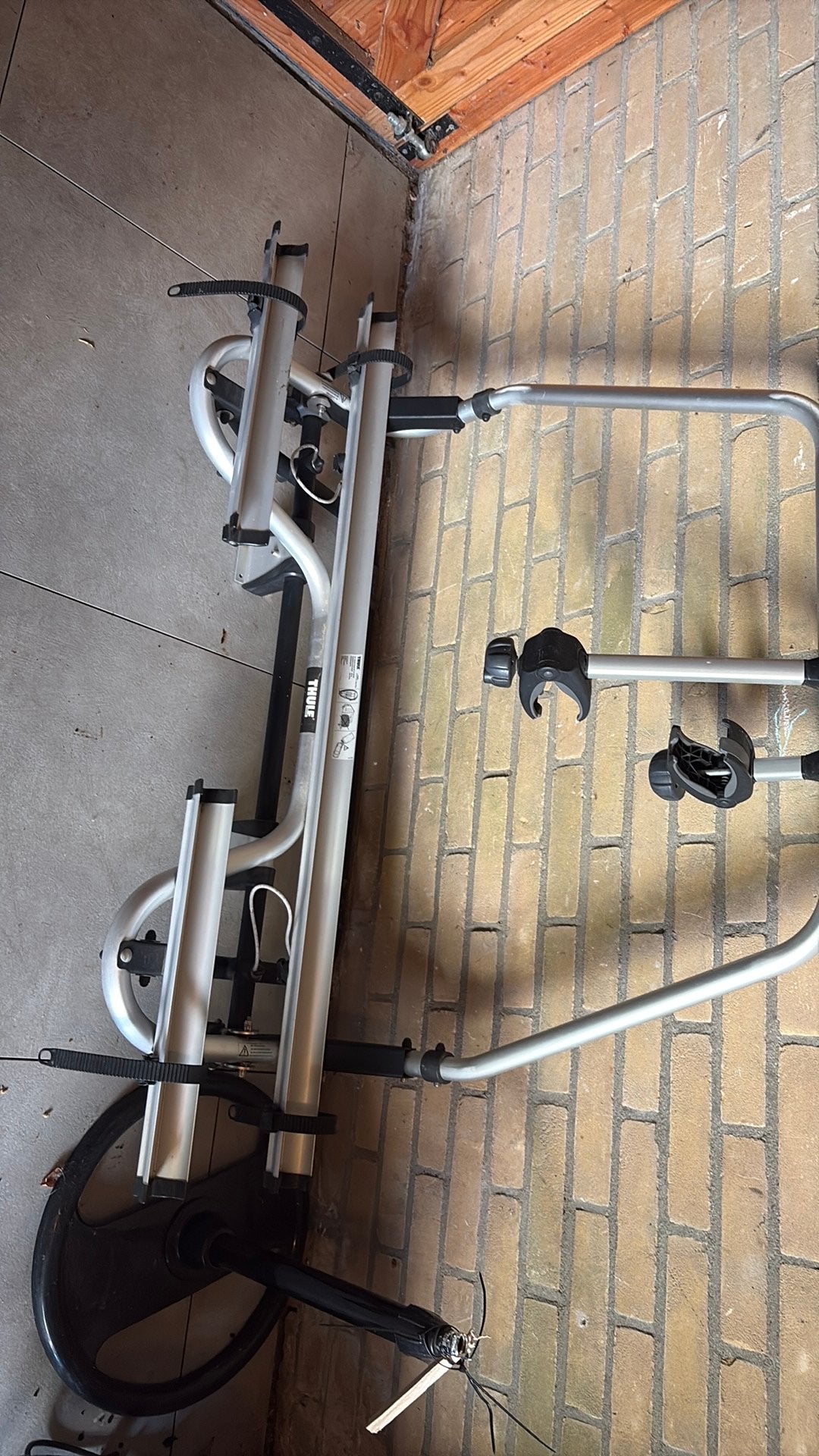 Thule kantelbare fietsendrager voor caravan, Ophalen, 2 fietsen, Zo goed als nieuw, Fietsendrager-accessoire