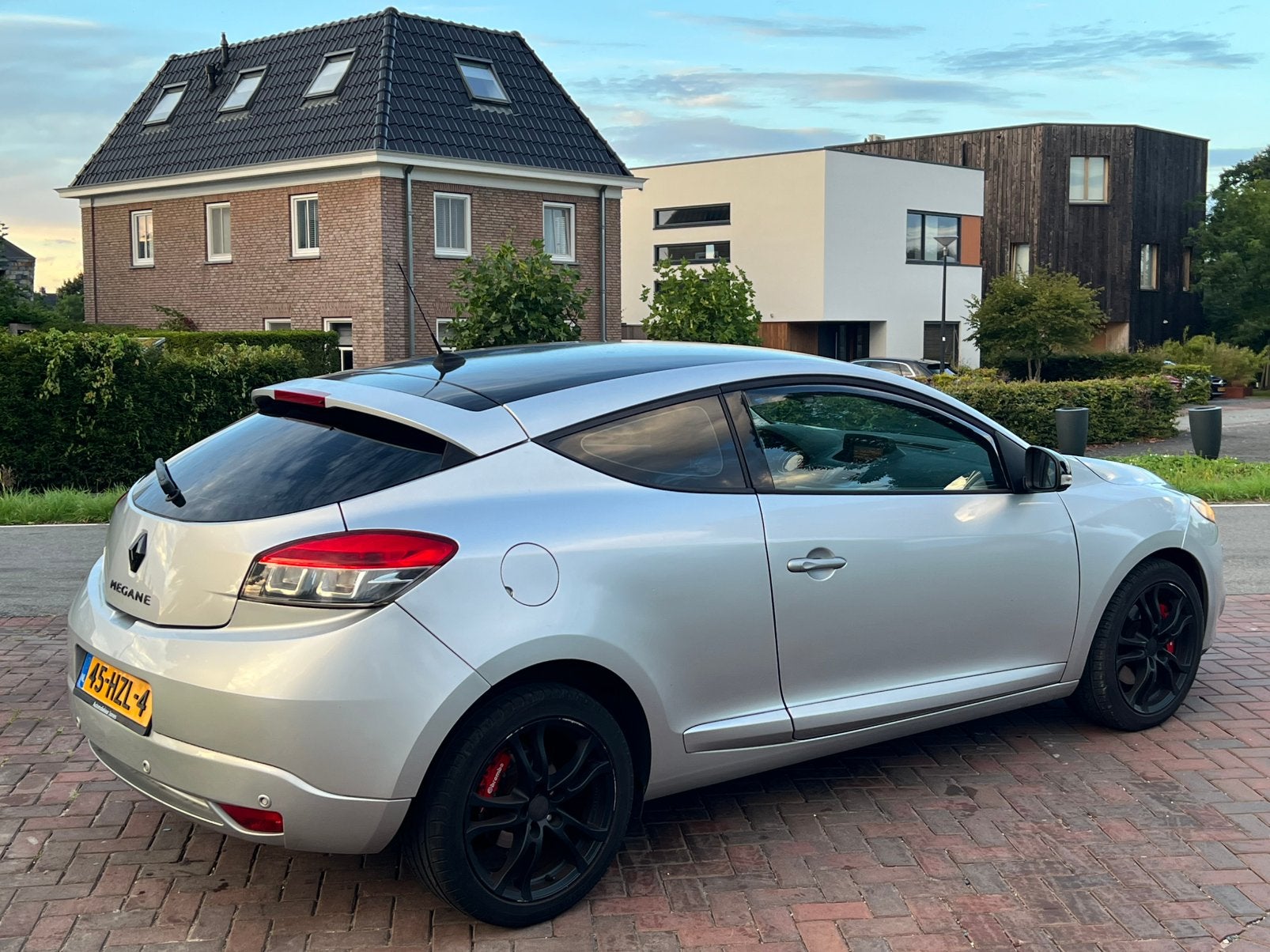 Grijze Renault Megane Coupe 2.0 TCE 179PK Sport/Navi/Apk/AC!, 1998 cc, Stof, 1295 kg, 4 cilinders