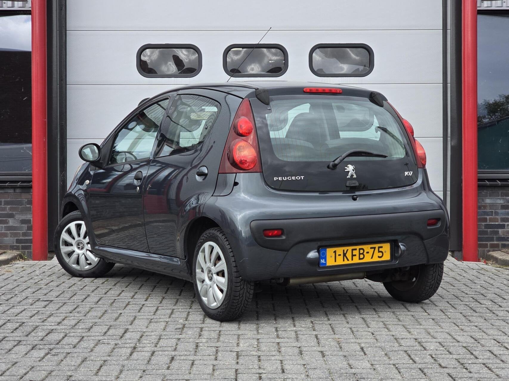 Peugeot 107 1.0 Blue Lease Airco/5-deurs/AUX/Stuurbekr., Voorwielaandrijving, Euro 5, Stof, Gebruikt