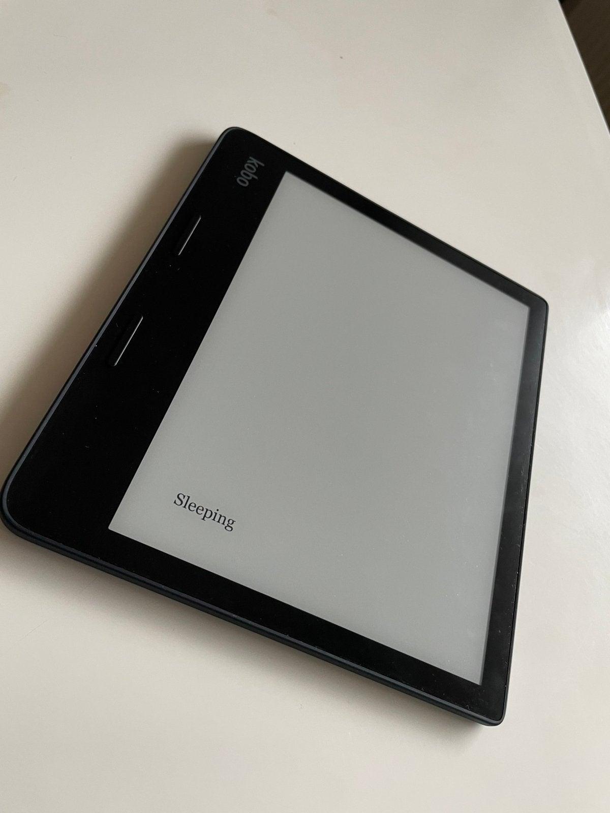 Kobo Sage 8” E-reader 32GB + Power Sleep Cover, Computers en Software, E-readers, Ophalen, Wi-Fi, 8 inch, Zo goed als nieuw