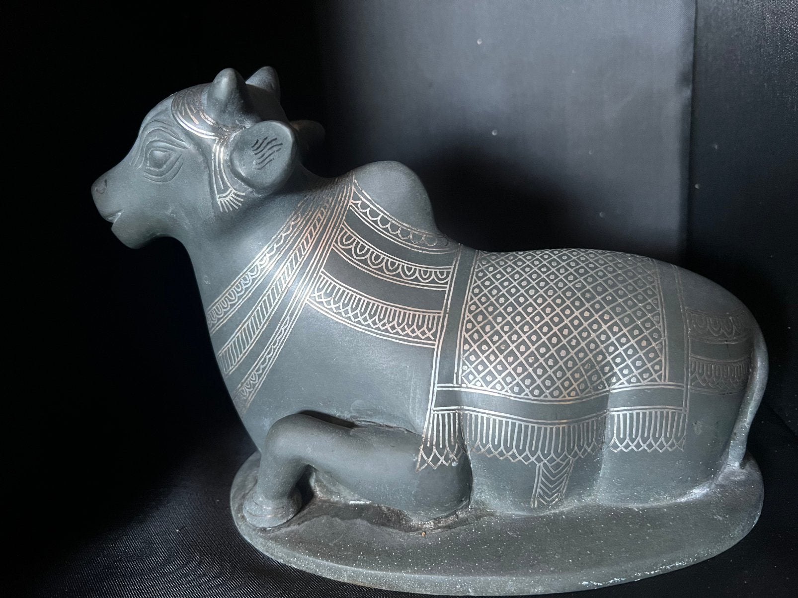 Handgemaakte Bidriware Nandi Stier (25,5 cm)  Zilverinleg, 16 cm, India, Ingelegd, Metaal