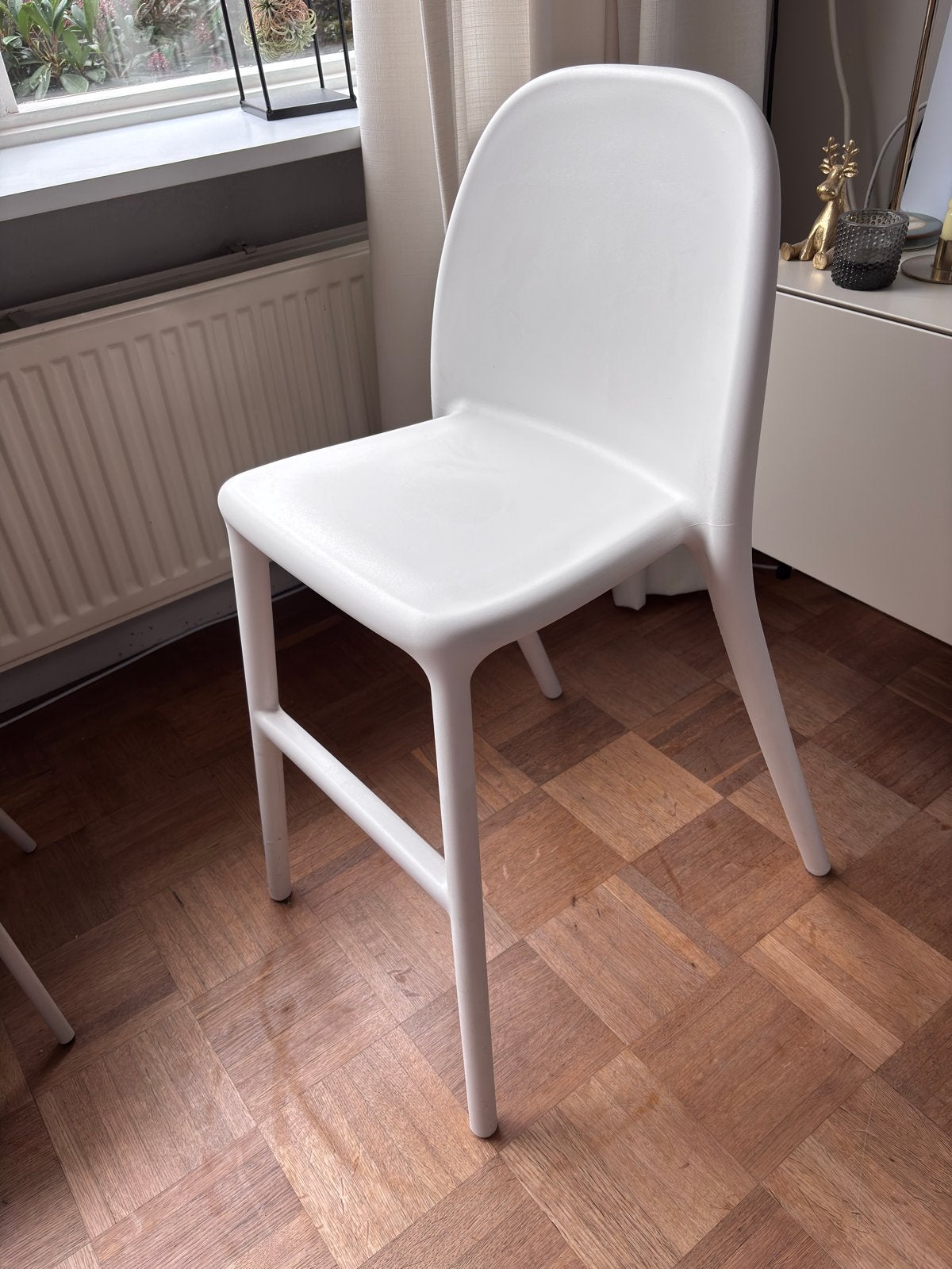 IKEA URBAN kunststof stoel wit – SCHOON en zgan, Ophalen, Kunststof, Wit, Zo goed als nieuw