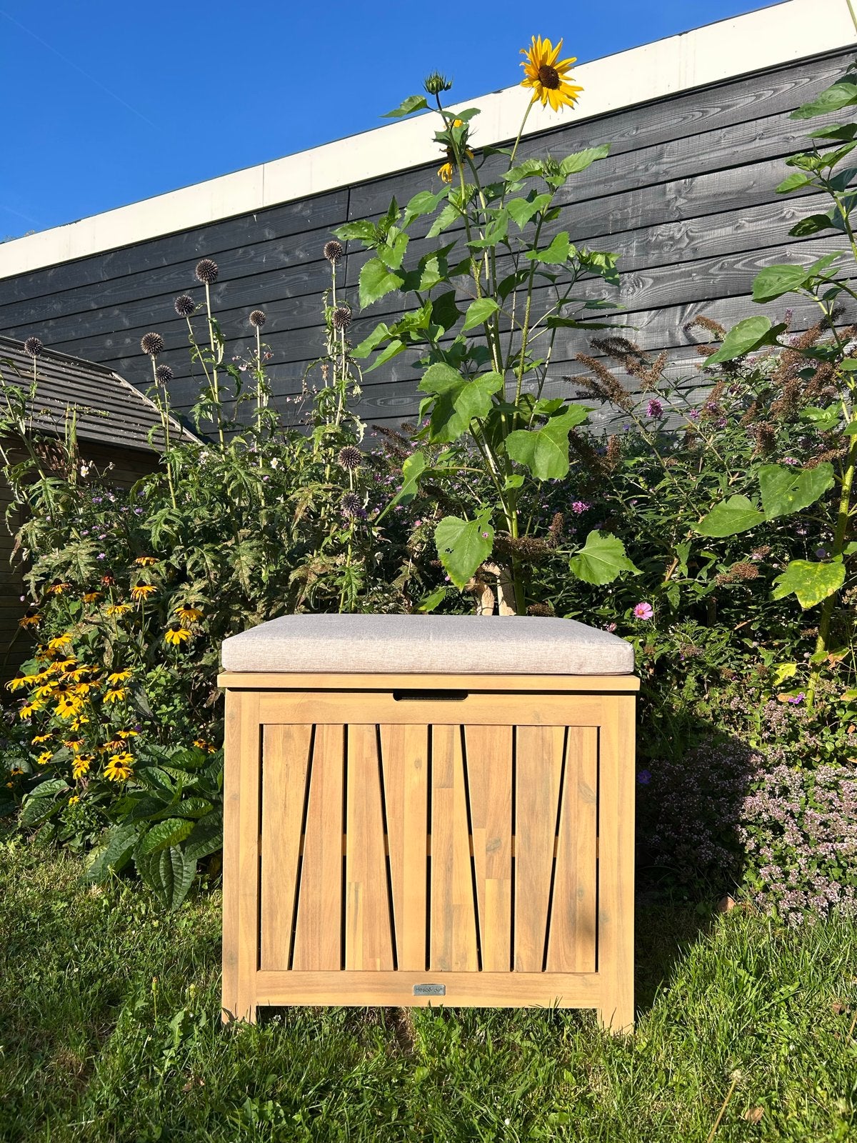 Houten opbergbox met kussen - ideaal voor buiten, Ophalen, Zo goed als nieuw