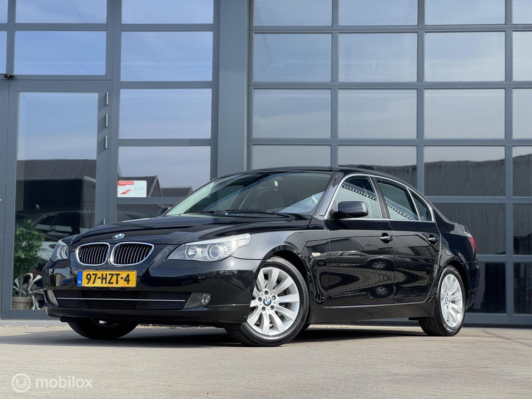 BMW 5-serie 523i LCI Org NL TREKHAAK / LEER / AUT / PDC, Achterwielaandrijving, Automatische klimaatregeling, Zwart, Bedrijf