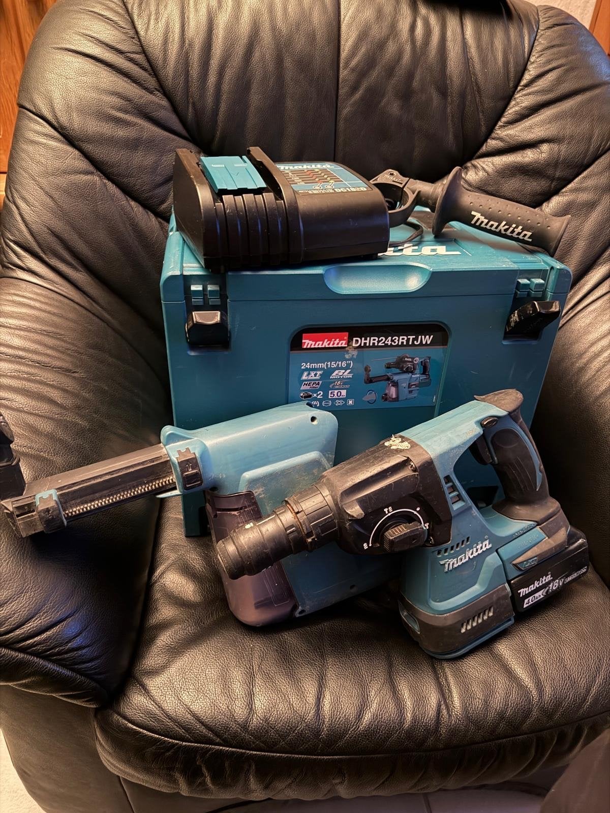 Makita DHR243RTJW Accu boorhakhamer met 4.0Ah accu, Boor- en/of Breekhamer, Ophalen of Verzenden, Klopboormechanisme, Gebruikt