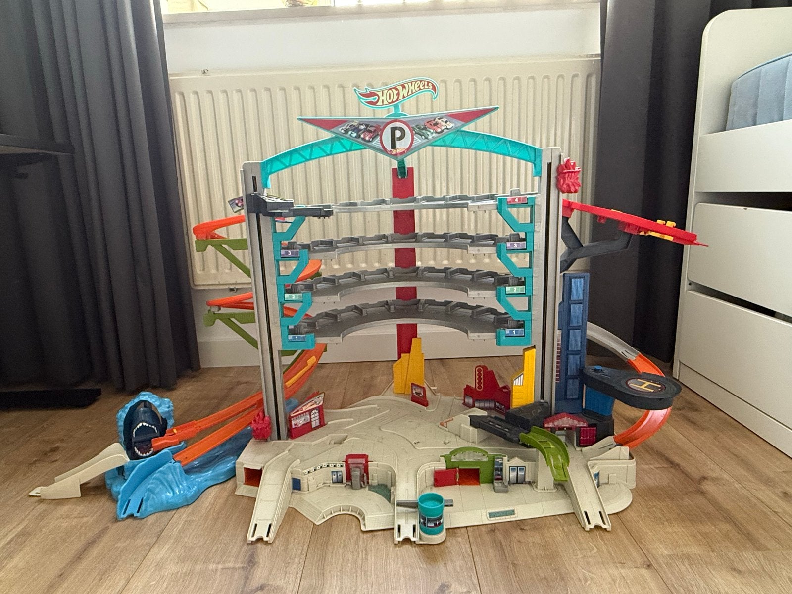 Hot Wheels Ultimate Garage Racebaan met haai, Ophalen, Racebaan, Zo goed als nieuw, Hot Wheels