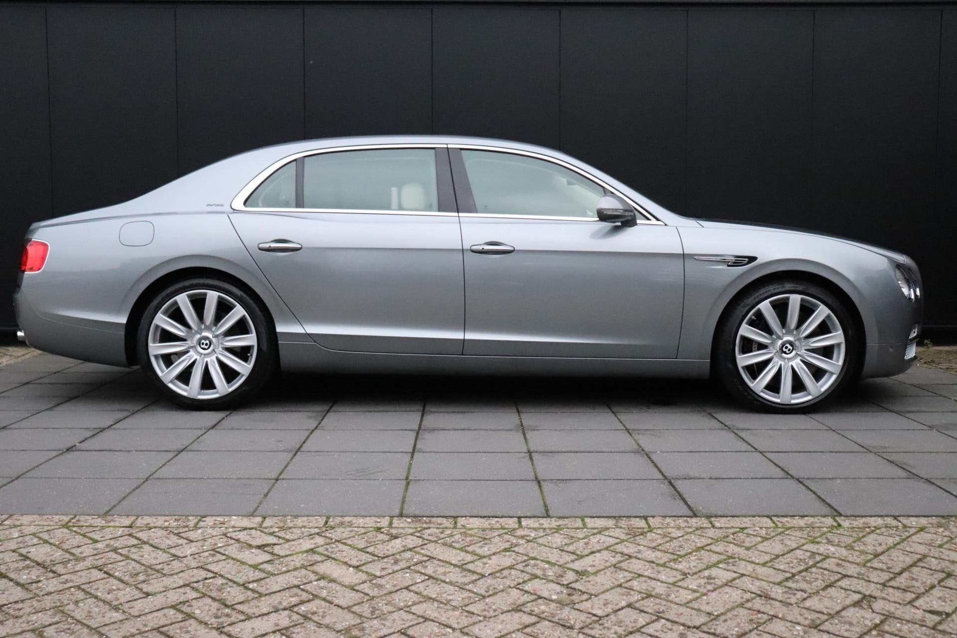 Bentley Flying Spur 6.0 W12 | LEDER | SCHUIFDAK | KERAMISCH, Auto's, Automaat, Gebruikt, 12 cilinders, 4 stoelen