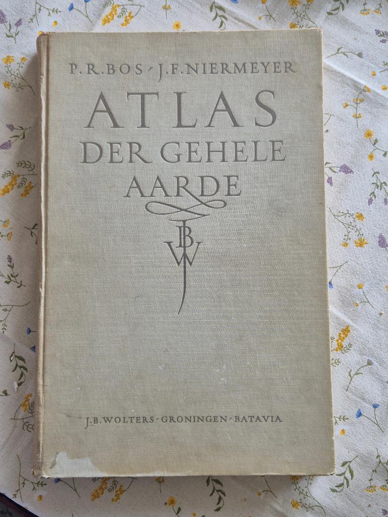 Mooie antieke school Atlas der gehele aarde (1947), Gelezen, P.R. Bos, J.F. Niermeyer, Overige atlassen, Ophalen of Verzenden