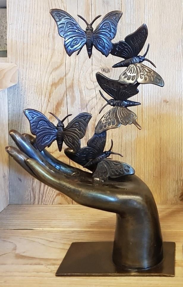 HAND MET 5 VLINDERS / bronzen beeld / RECHTERHAND, Ophalen of Verzenden, Handgemaakt, Brons