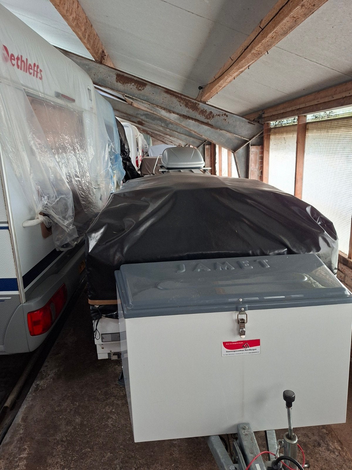 stalling voor vouwwagens en kleine bootjes en bagagewagens, Caravans en Kamperen