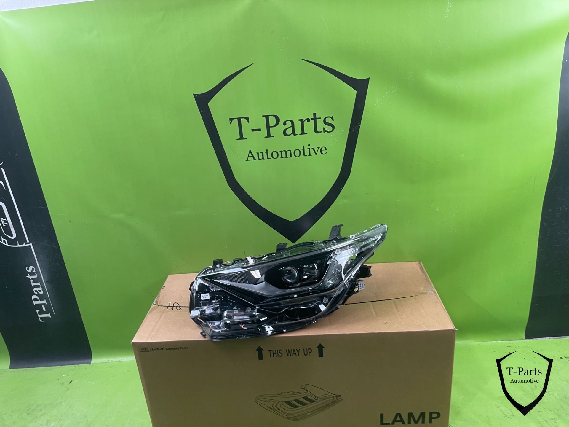 toyota auris koplamp links 8117002k60 lamp, Auto-onderdelen, Info@toyota.co.jp, Nieuw, Toyota Motor Corporation, Toyota