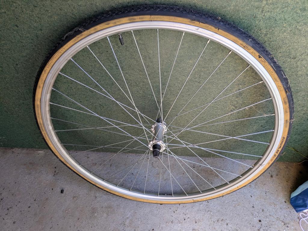 Vintage fietswiel met semi-nieuwe band (27 x 1 1/4), Gebruikt, Overige materialen, Oldtimerfiets, Ophalen