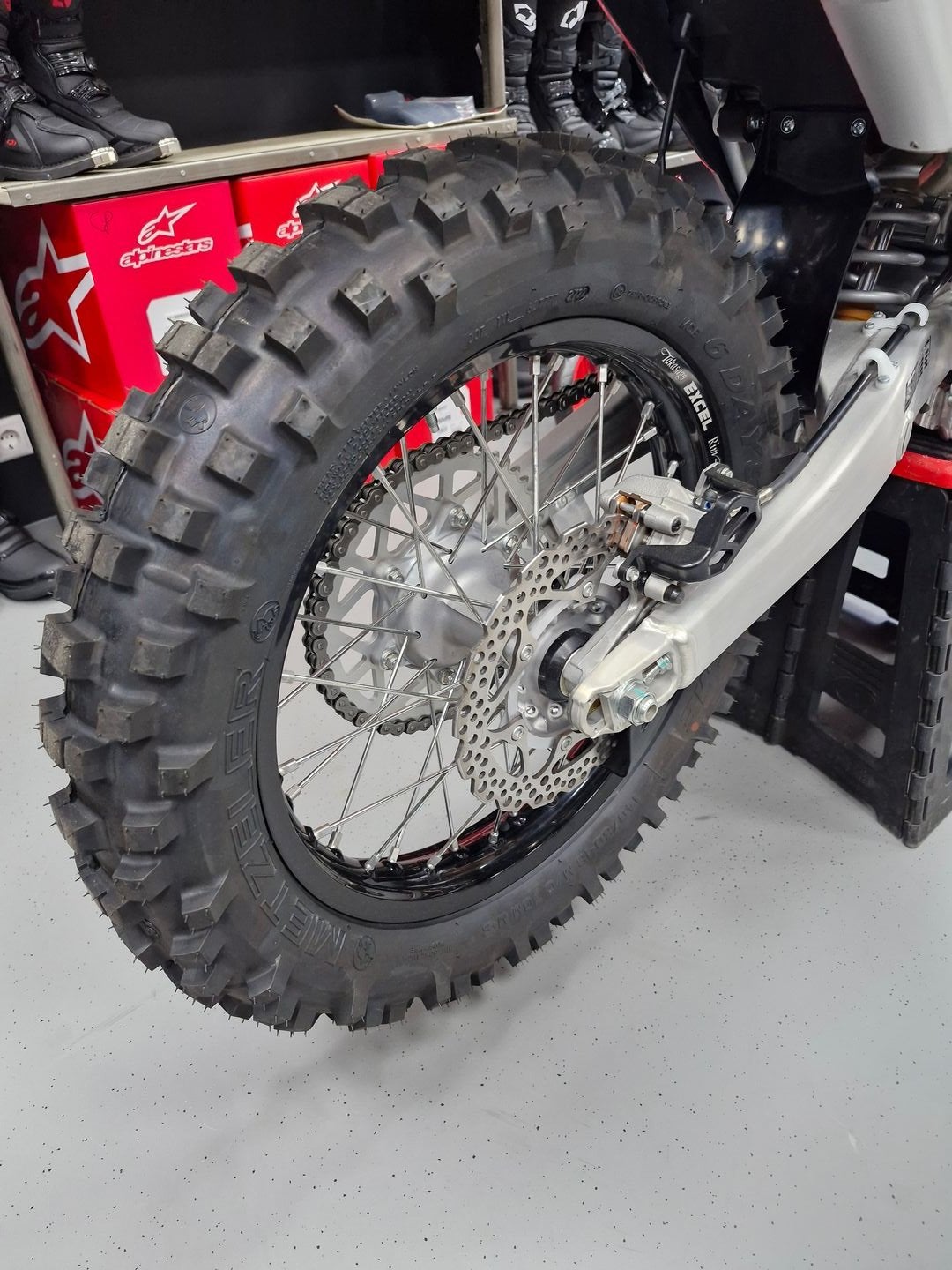 Foto 4 van FANTIC XE 300 2026 (Yamaha YZ WR ENDURO 250)