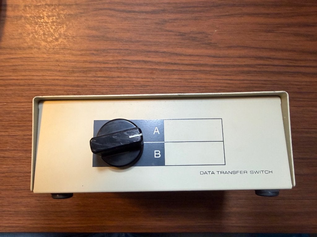 Data transfer switch, Ophalen, Zo goed als nieuw