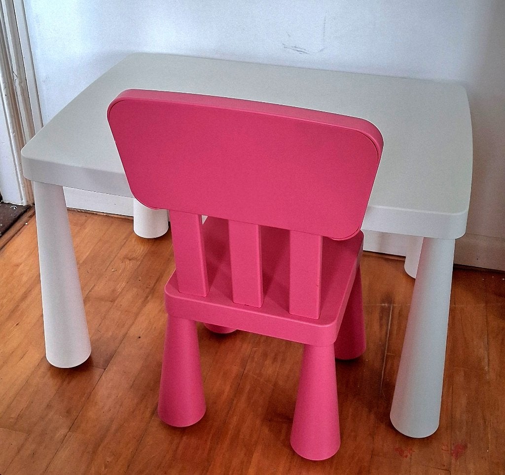 Ikea MAMMUT kindertafel met kinderstoel Roze 77cm x 55cm, Ophalen, Gebruikt, Tafel(s) en Stoel(en)