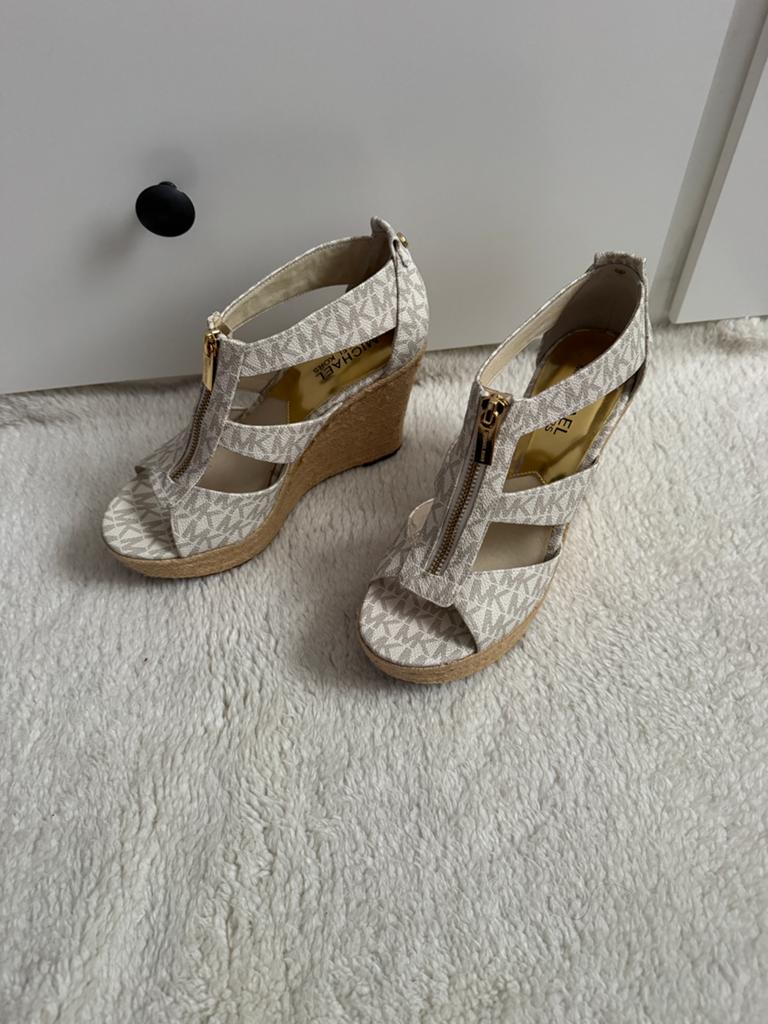 Michael kors sandalen nieuw maat 37, Ophalen of Verzenden, Zo goed als nieuw, Zwart, Sandalen of Muiltjes