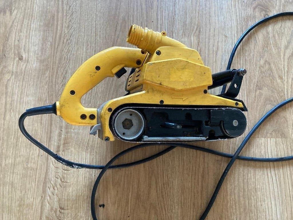De Walt 650 band schuurmachine, Ophalen of Verzenden, Gebruikt, 600 tot 1200 watt, Bandschuurmachine