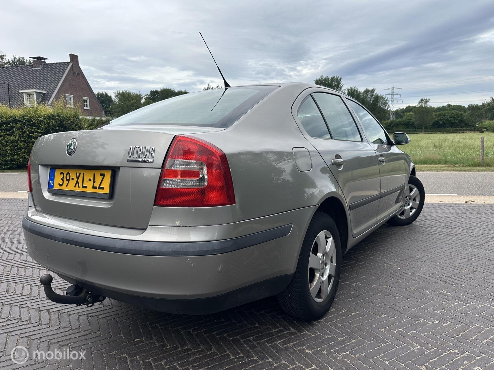 Skoda Octavia 1.6 FSI Attractive Trekhaak Airco Cruise✅, Auto's, Voorwielaandrijving, Gebruikt, Zwart, 4 cilinders