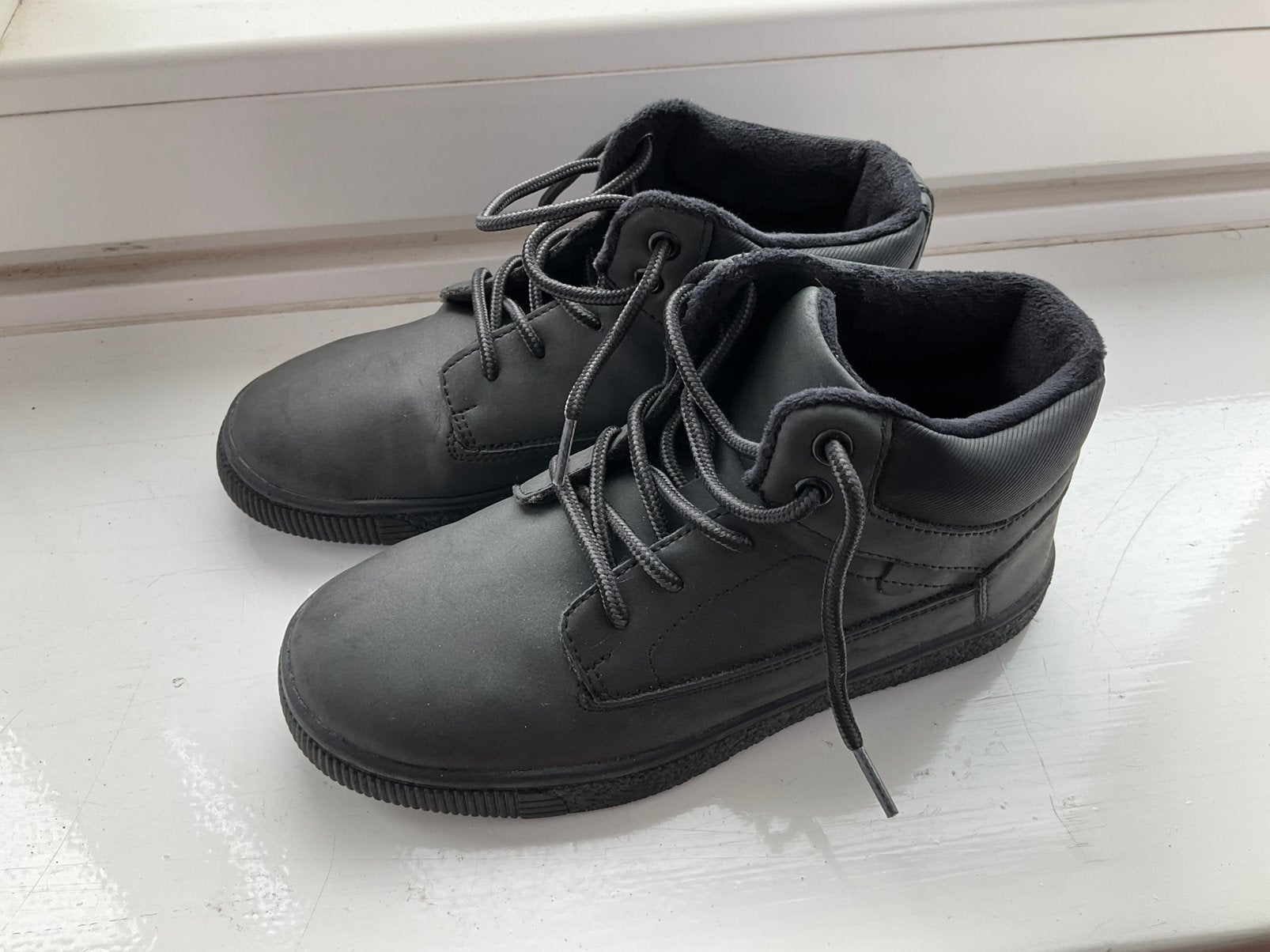 Kinderschoenen, zwarte hoge sneakers maat 34, Ophalen of Verzenden, Gebruikt