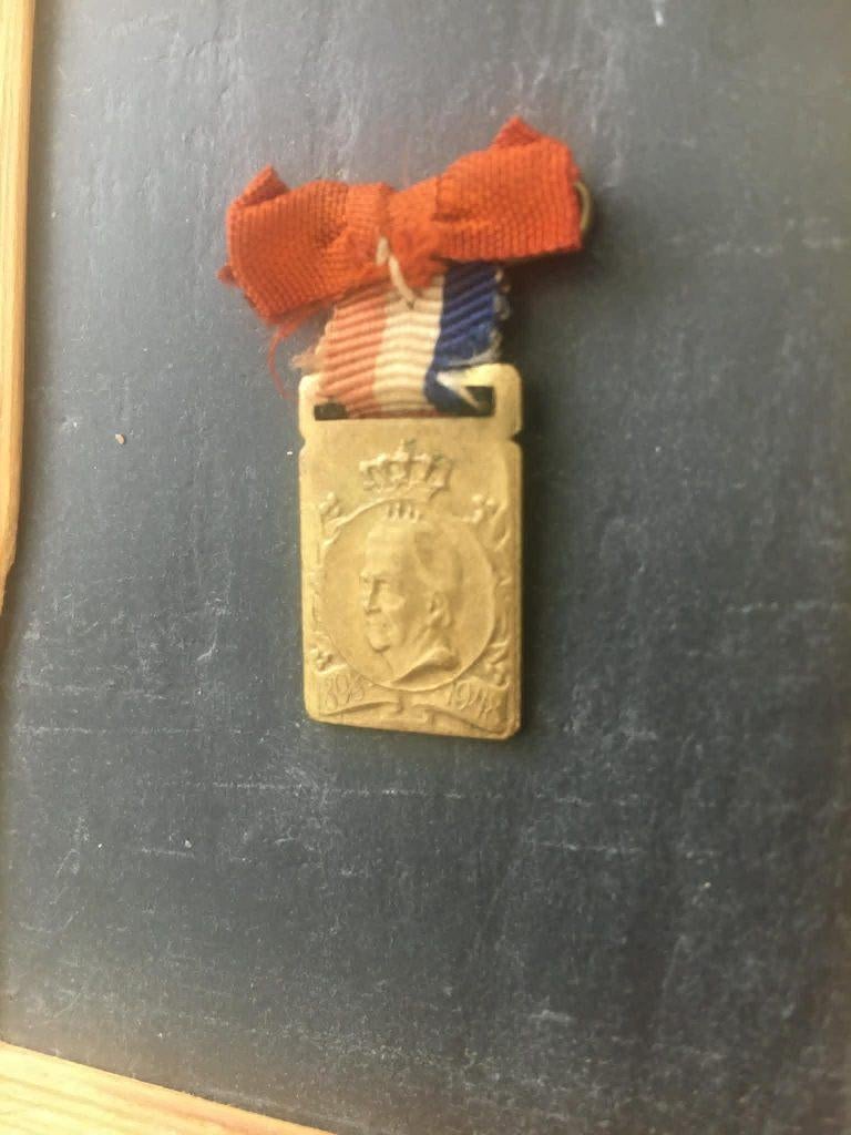 Medaille Whilhelmina 1898-1948 50 jaar jubileum als koningin, Verzamelen, Koninklijk Huis en Royalty, Ophalen, Gebruikt, Nederland