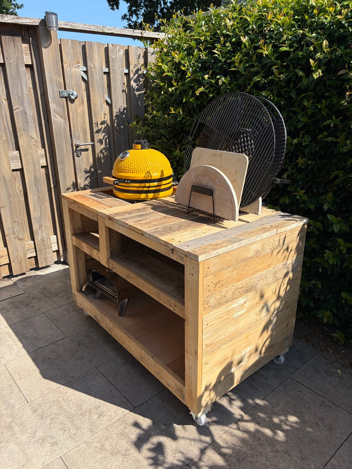 Zelfgemaakte robuste buiten keuken voor kamado BBQ en meer, Tuin en Terras, Buitenkeukens, Ophalen, Zo goed als nieuw, Houtskool