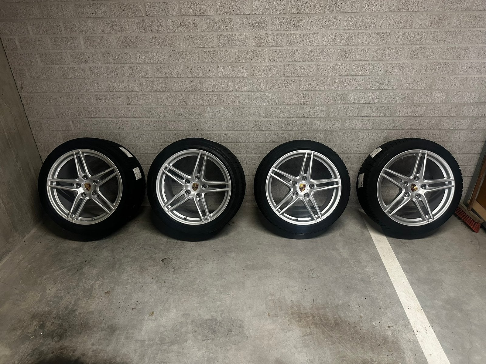 Originele Porsche 911 991.2 4S 19” winterset Conti 7mm+ 2025, Gebruikt, Banden en Velgen, Winterbanden, 235 mm
