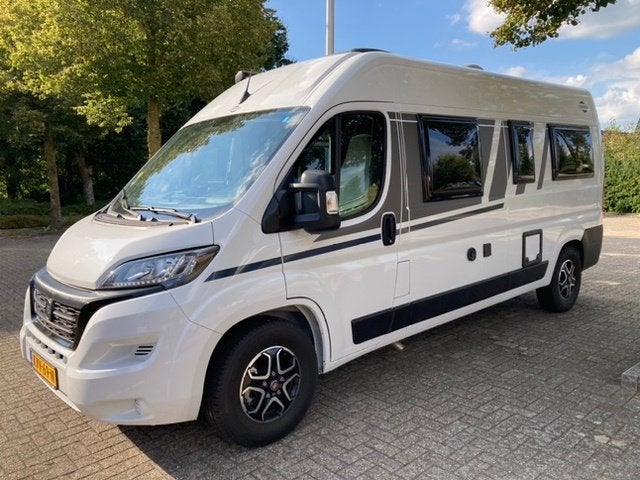 buscamper AUTOMAAT,  2026, als nieuw,  4000 km., Chemisch toilet, Buscamper of Camperbus, Ringverwarming, Fiat