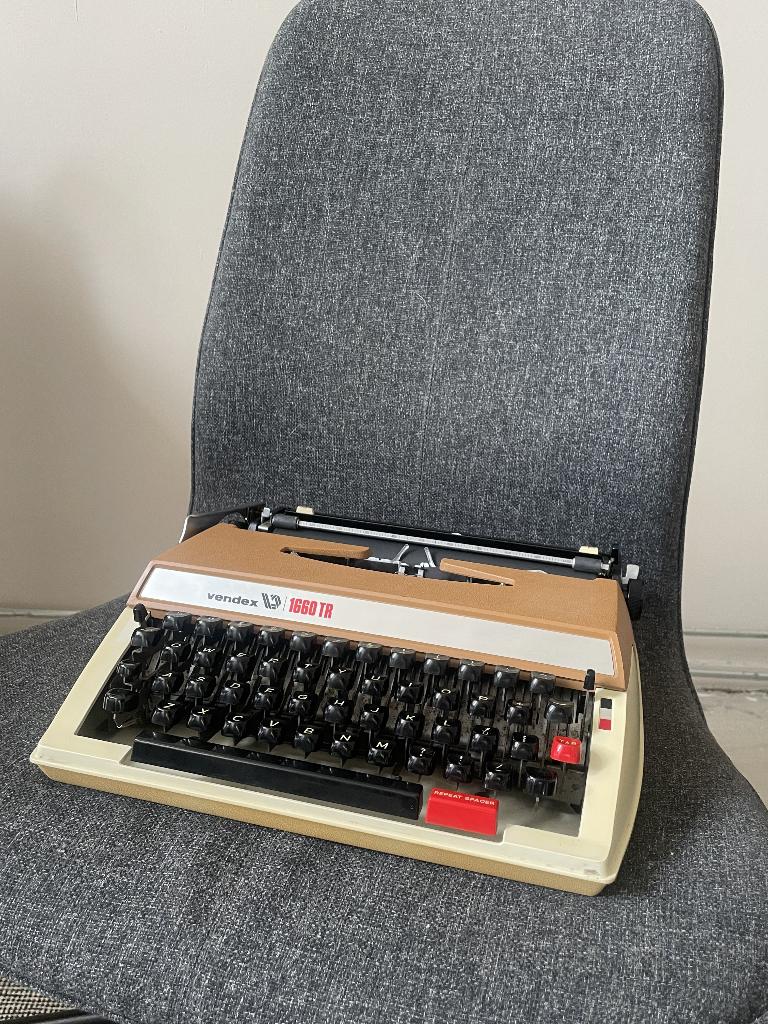 Vintage Typemachine (werkend), Diversen, Typemachines, Ophalen, Zo goed als nieuw