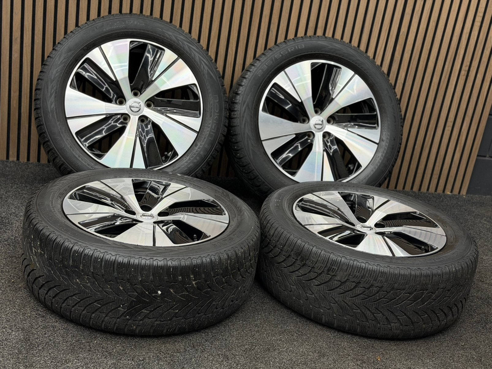 Originele 18 inch Volvo XC40 5x108 ET50.5 Nokian 235/55/18, Auto-onderdelen, Banden en Velgen, Ophalen, 18 inch, ., Banden en Velgen