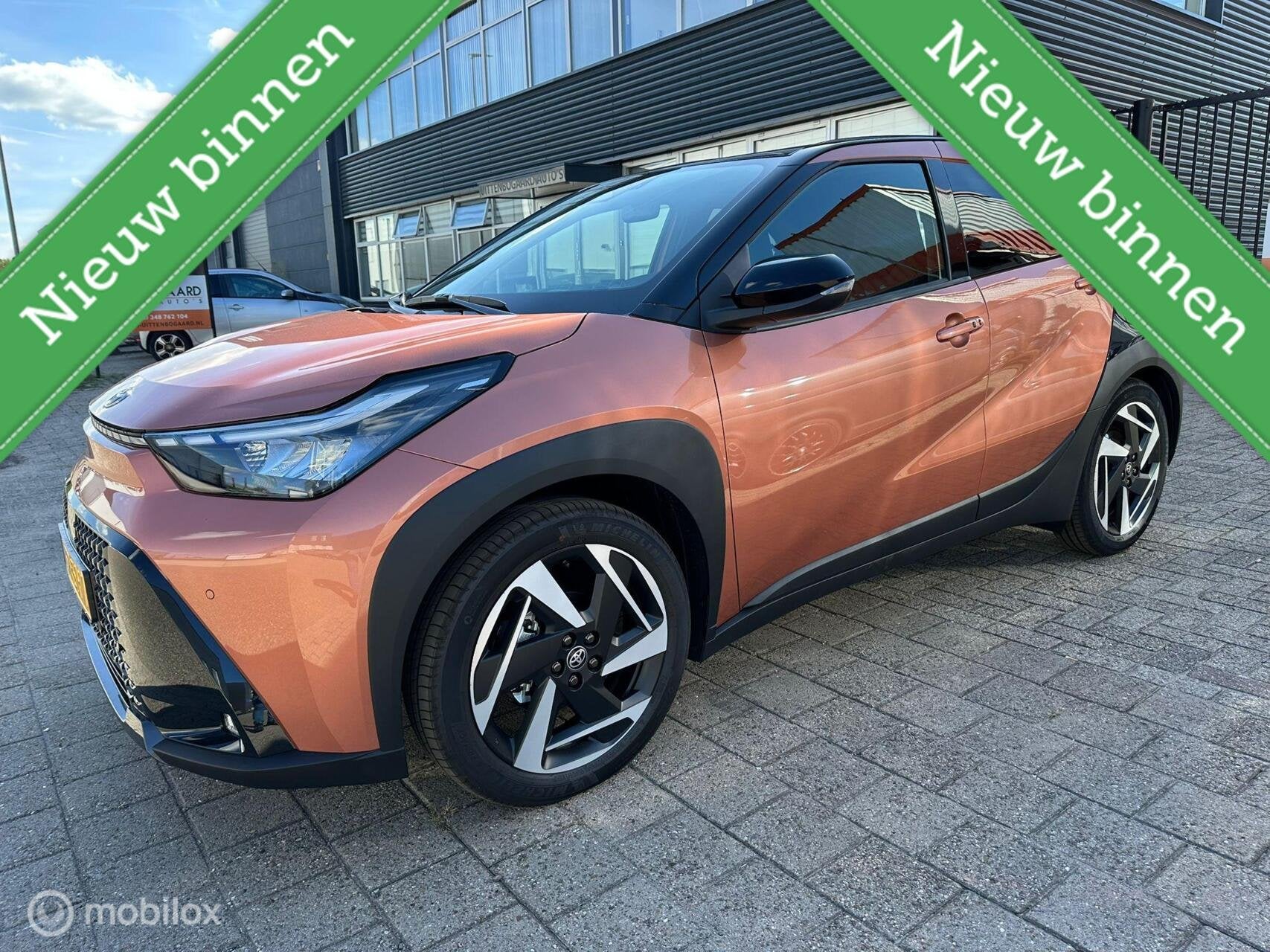 Toyota Aygo X Hybrid 115 envy AUTOMAAT, NIEUWE AUTO 100 KM*, Stof, Euro 6, Bruin, 4 stoelen