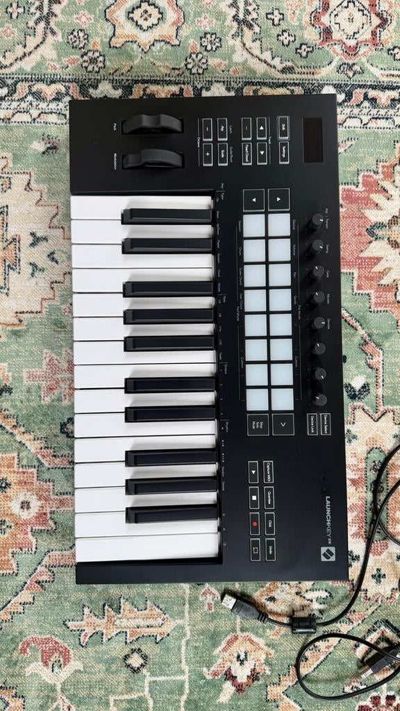 Novation LaunchKey 25 MK3 MIDI Keyboard Controller, Muziek en Instrumenten, Synthesizers, Gebruikt, Overige aantallen, Novation