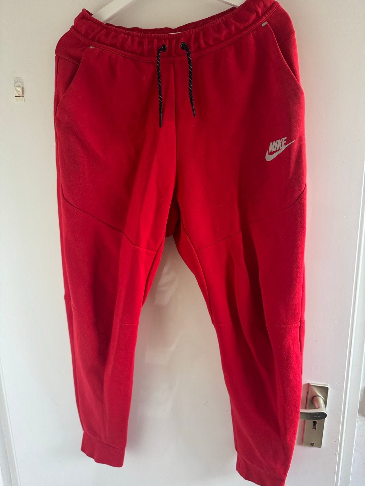 Nike Tech Fleece Joggingbroek Rood - Maat M, Maat 48/50 (M), Ophalen of Verzenden, Zo goed als nieuw, Rood