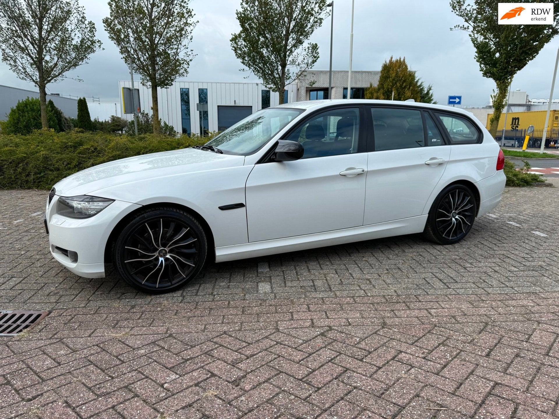 BMW 3-serie Touring 318i Business Line netjes van binnen en, Euro 5, Achterwielaandrijving, Xenon verlichting, Wit