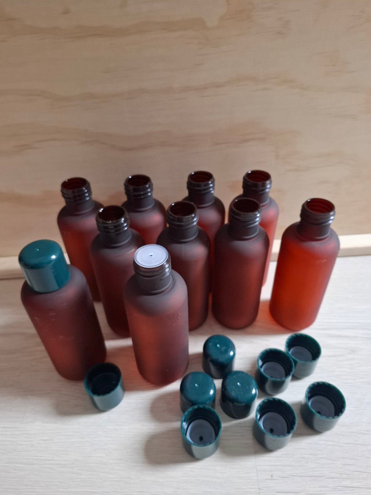 100x mat bruine 200 ml. flesjes met dop, Hobby en Vrije tijd, Overige typen, Nieuw, Ophalen of Verzenden, Kunststof