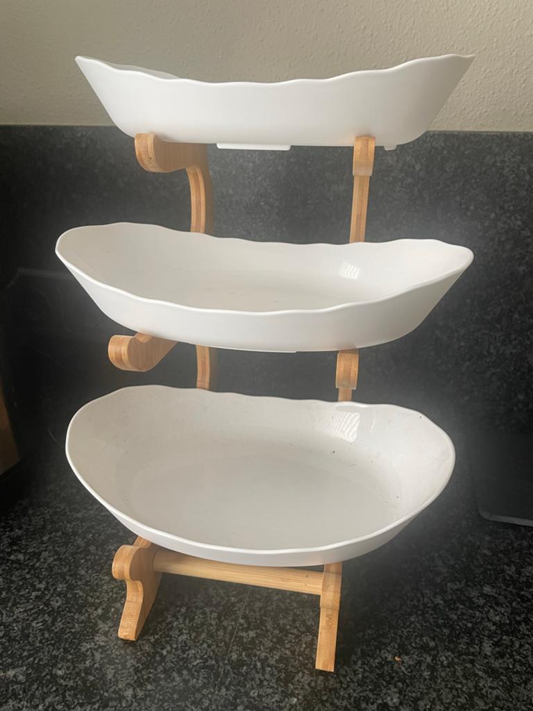 Orginser/ Etagère met 3 Schalen - Wit kunstof  & Bamboe, Porselein of Keramiek, Schaal, Ophalen of Verzenden, Zo goed als nieuw