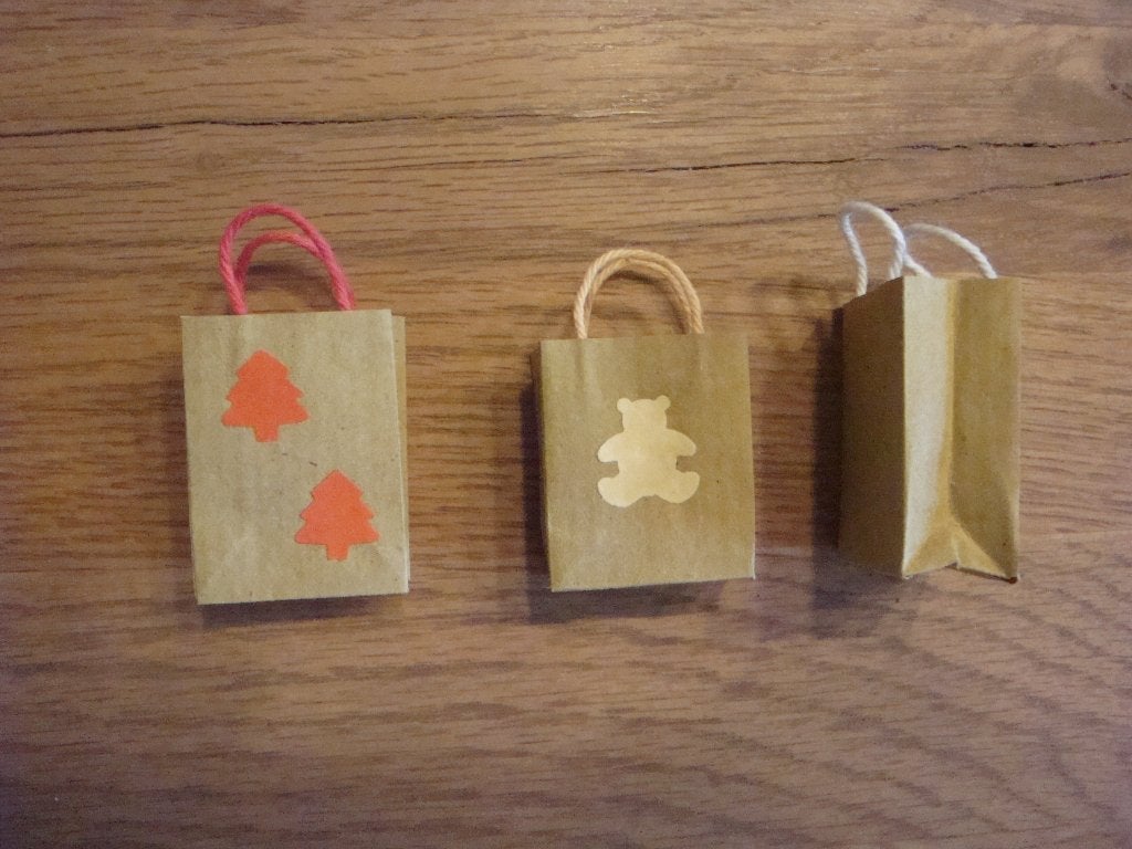 Papieren boodschappentasje cadeautasje tasje 1:12 poppenhuis, Ophalen of Verzenden, Nieuw, Toebehoren
